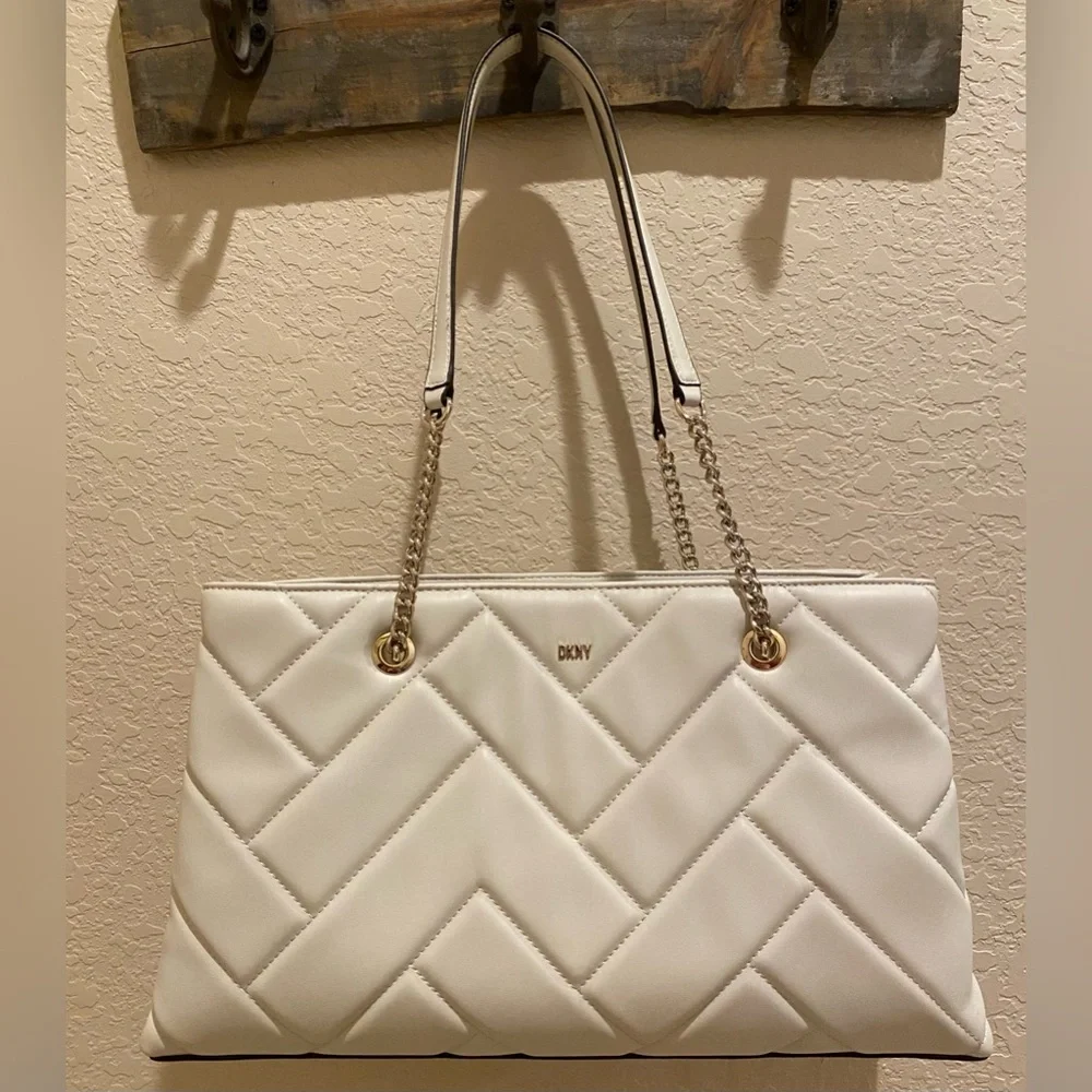 NWOT DKNY Medium Veronica Cream Quilted Satchel Shoulder Bag Gold-Tone Chain - Picture 3 of 16